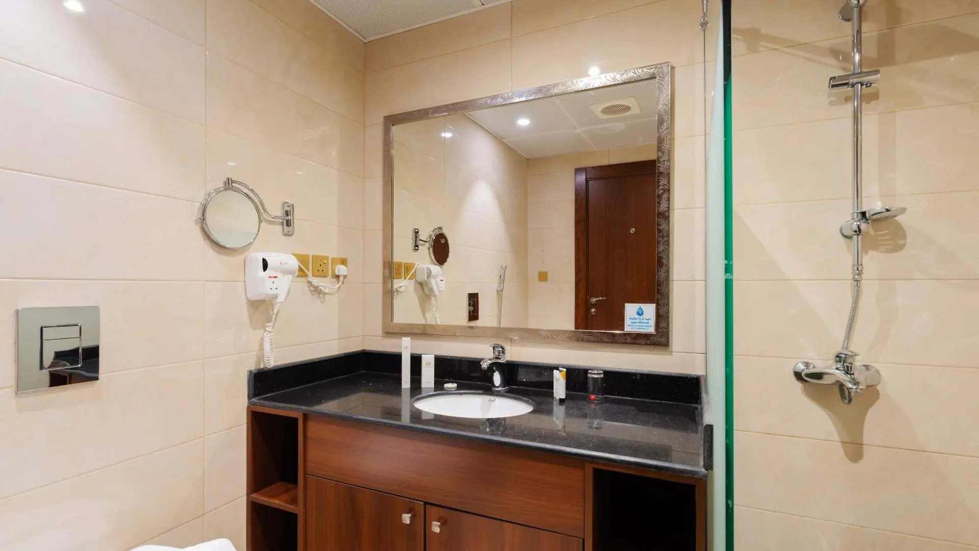 Dancenter Red Sea Fountain Alhamra Vivid Plaza Hotel Djedda
